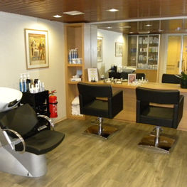 парикмахерское оборудование Maletti в интерьере салона красоты Anitas Salong